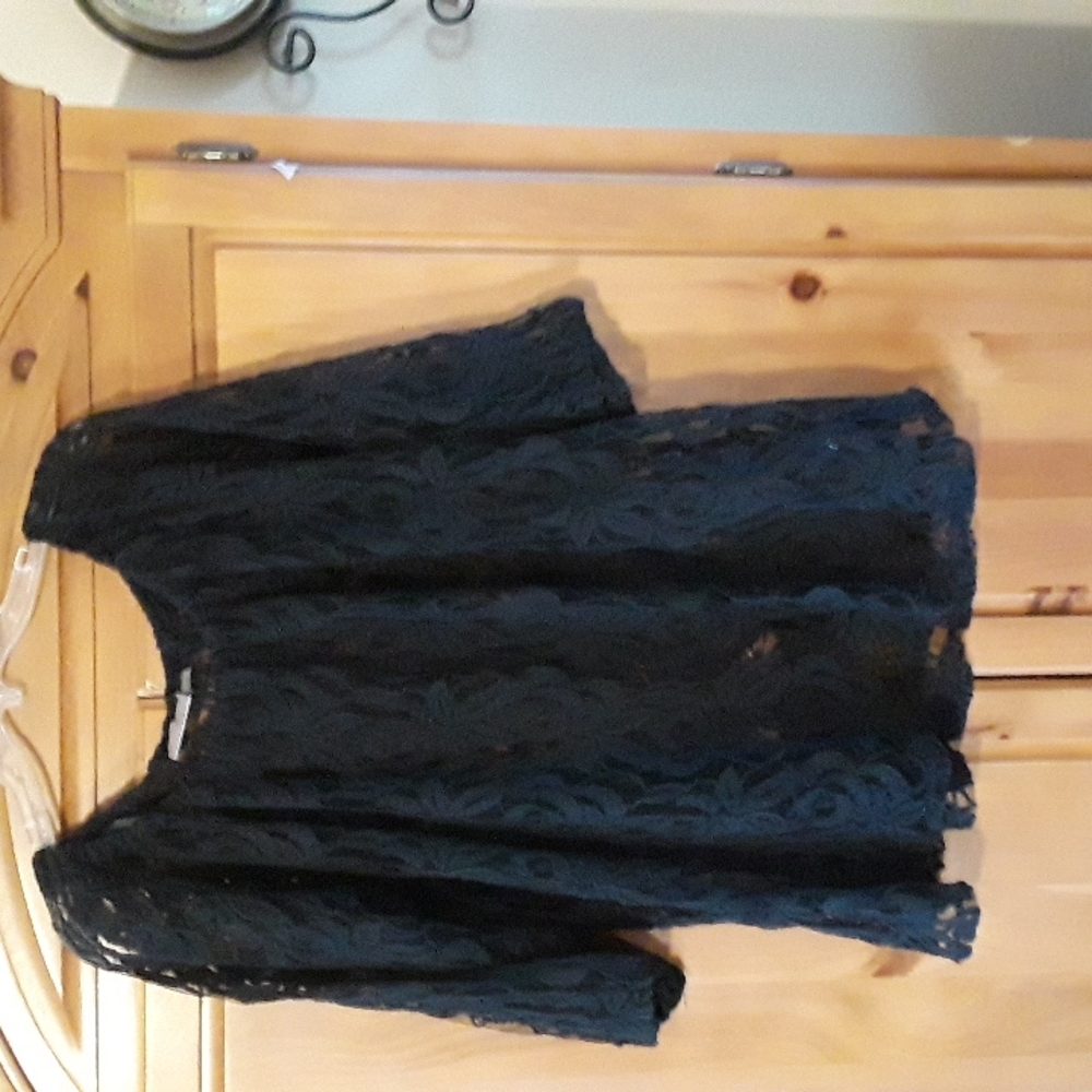 Avenue black lace feminine blouse size 26/28